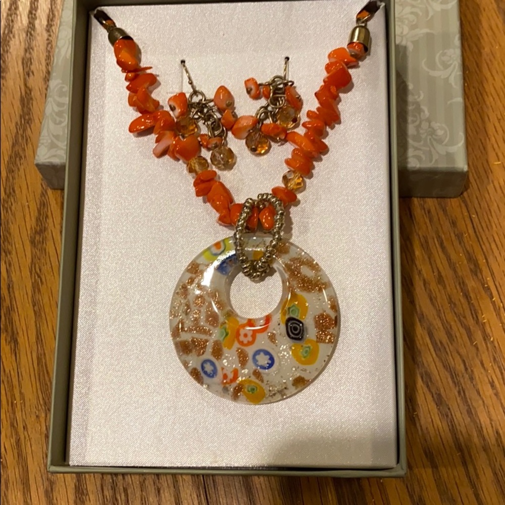 Necklace and earring set